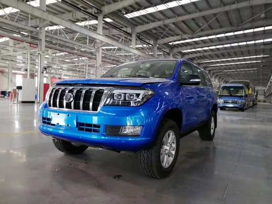 Off-road SUV op voorraad Groot vermogen Grote ruimte Drie kleuren automobielproductie geavanceerde motortechnologie