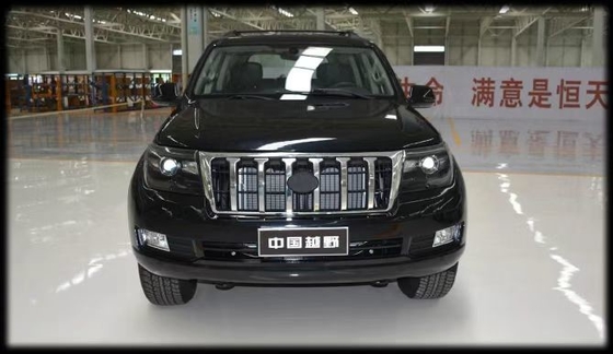 Off-road SUV op voorraad Groot vermogen Grote ruimte Drie kleuren automobielproductie geavanceerde motortechnologie