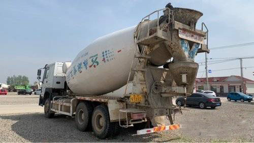 gebruikte de Concrete Mixer van 14m3 Sinotruk Op zwaar werk berekende Vrachtwagenseuro 4 340HP