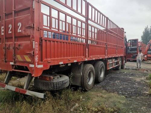 Gebruikte 2016 Cummins 350HP Foton de Aanhangwagenvrachtwagen 12 van de Ladingsdoos Snelheid